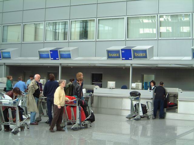 Buzz Check-In im Terminal 2