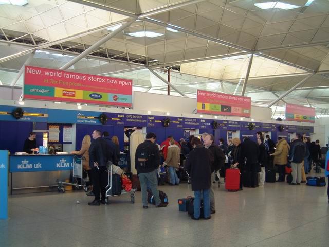 Heimreise, Stansted Airport