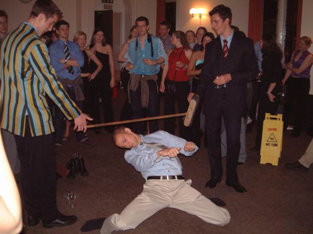 Limbo Dance - Maxime Wins!